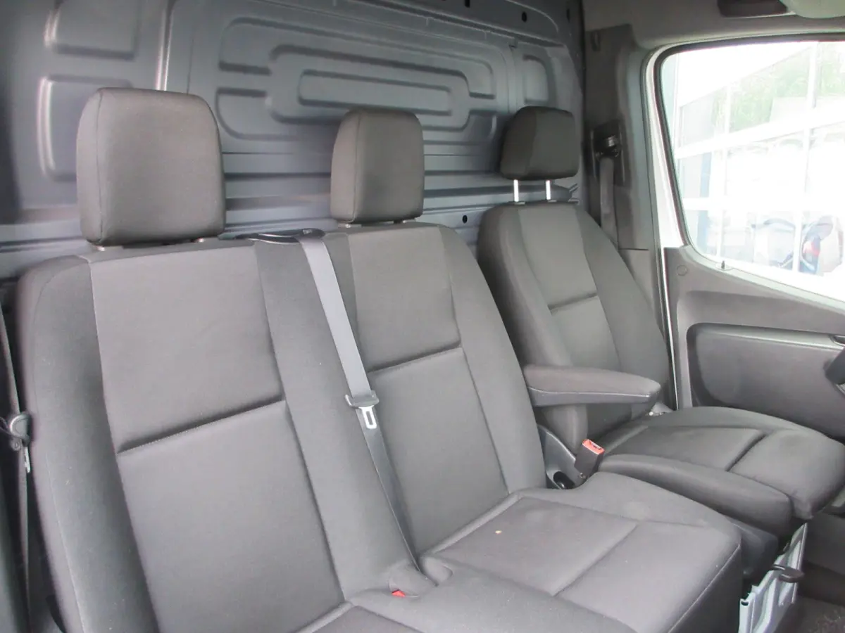 215cdi, L2H2, Automaat, Airco, Camera, Navigatie, 3-Zits, Trekhaak.