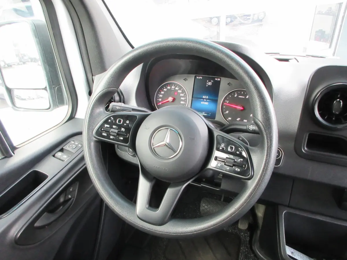 215cdi, L2H2, Automaat, Airco, Camera, Navigatie, 3-Zits, Trekhaak.