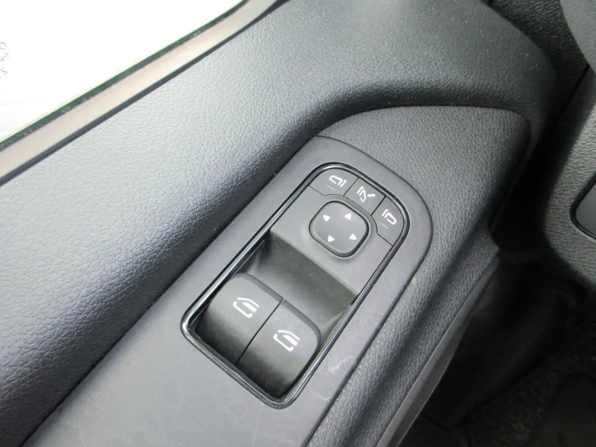 215cdi, L2H2, Automaat, Airco, Camera, Navigatie, 3-Zits, Trekhaak.