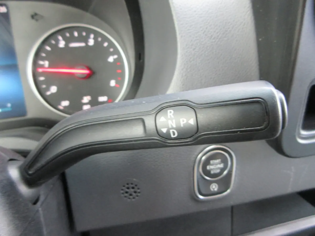 215cdi, L2H2, Automaat, Airco, Camera, Navigatie, 3-Zits, Trekhaak.