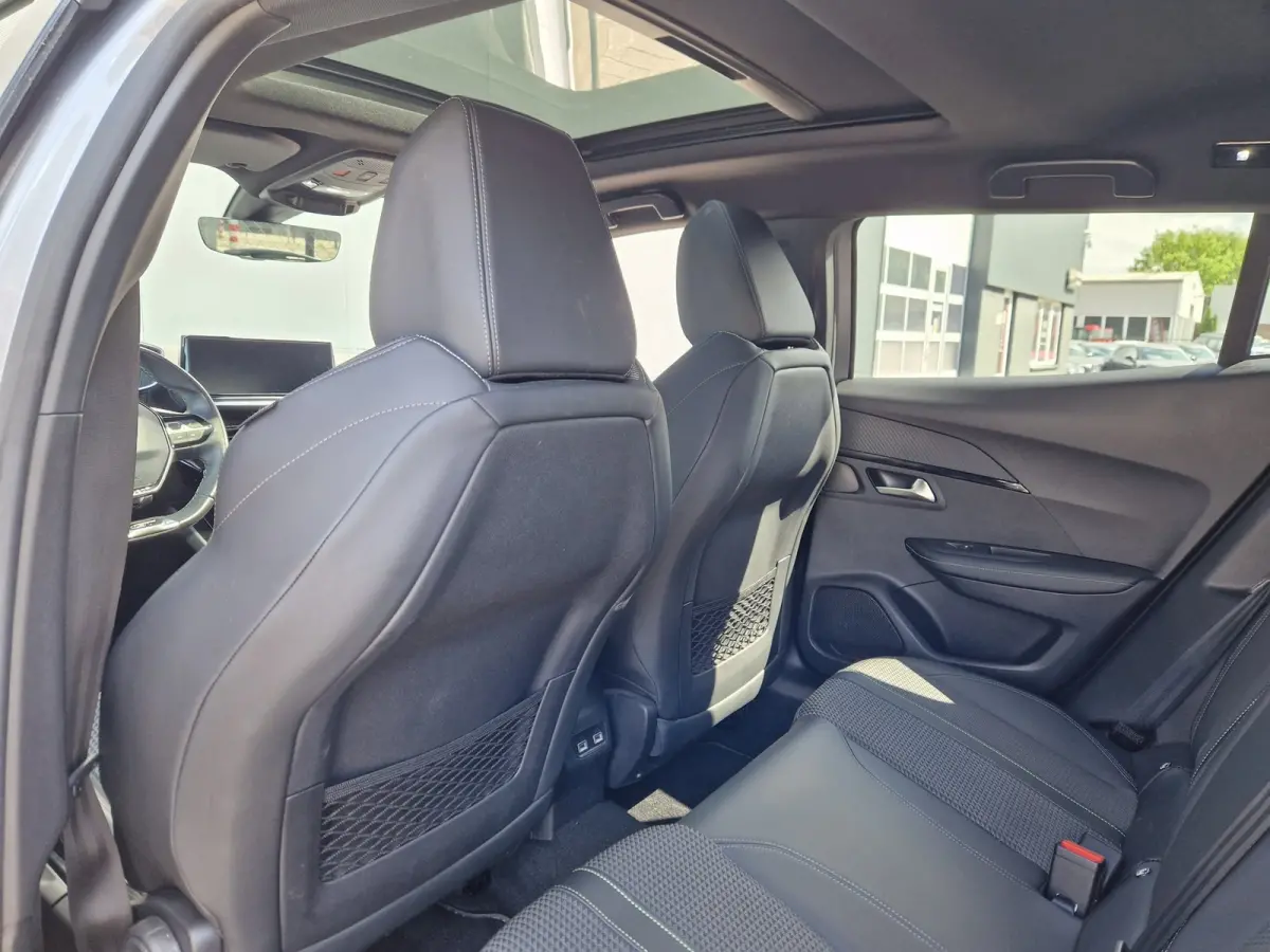 1.5 BlueHDi GT -Line /I Cockpit /Pano
