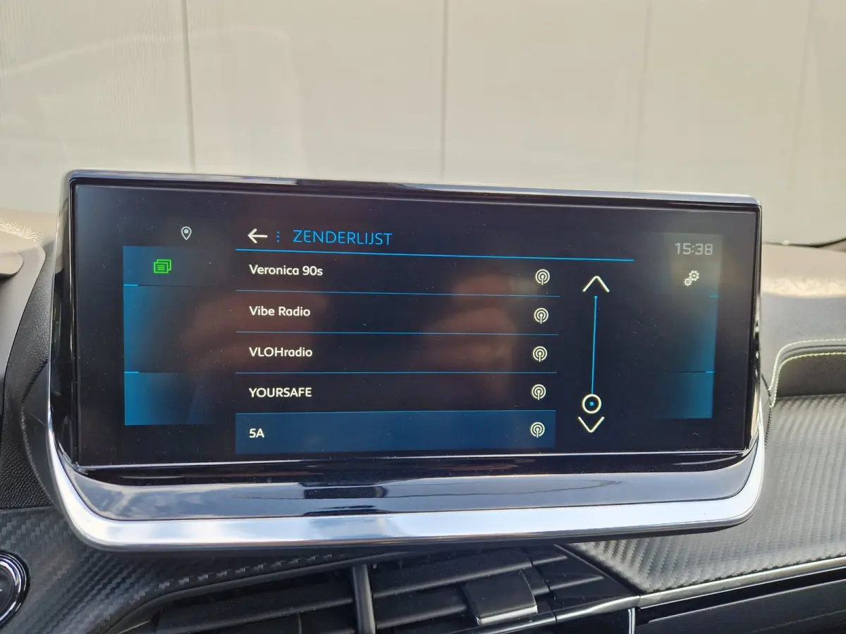 1.5 BlueHDi GT -Line /I Cockpit /Pano