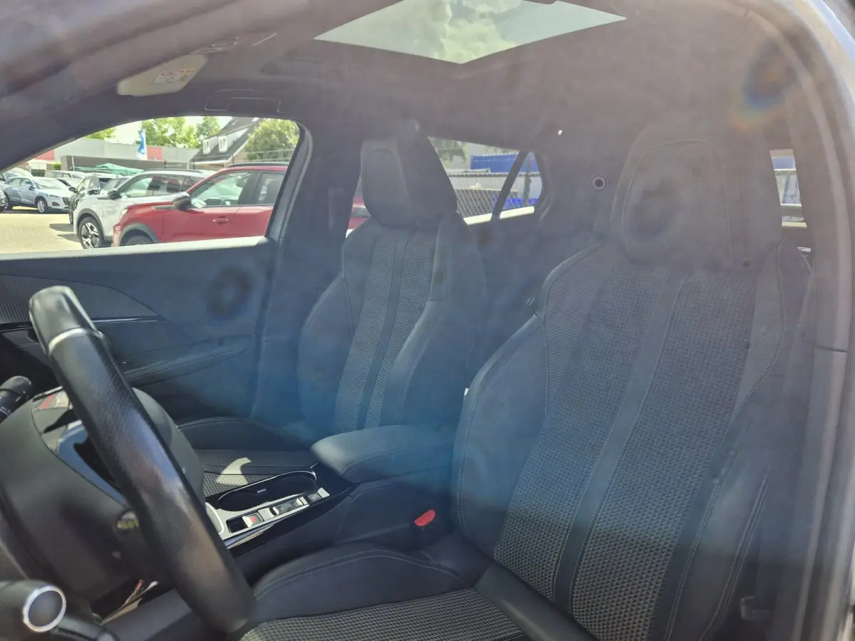 1.5 BlueHDi GT -Line /I Cockpit /Pano
