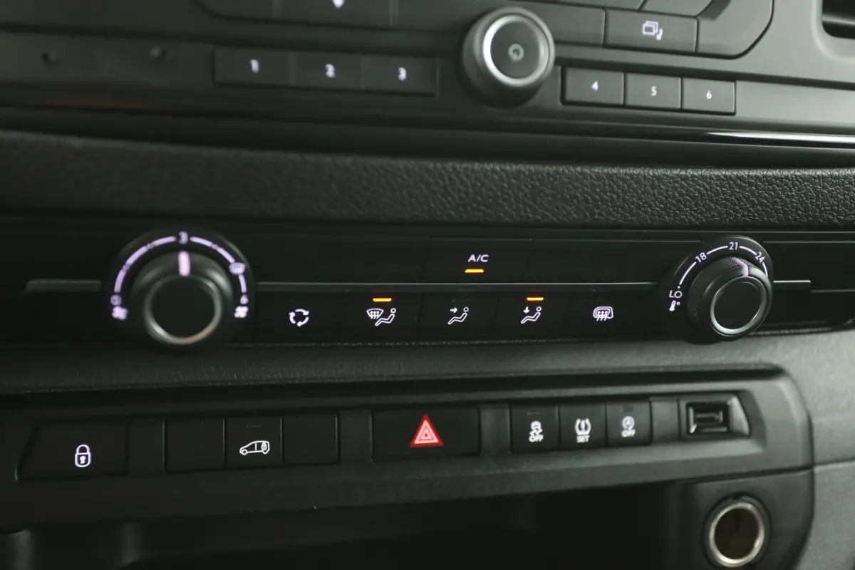 2.0 BlueHDI L3H1 | Aut. | Airco | Cruise | 3 Zits | Trekhaak | Parkeersens.