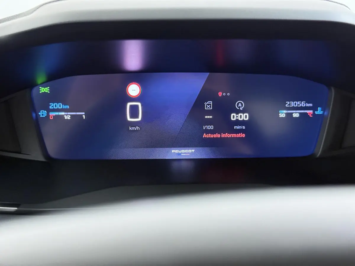 SUV Allure 100pk | Automatische Airco | Navigatie via Apple Carplay en Android auto | Cruise control | Parkeersensoren achter | 17 inch lichtmetalen velgen | Led koplampen