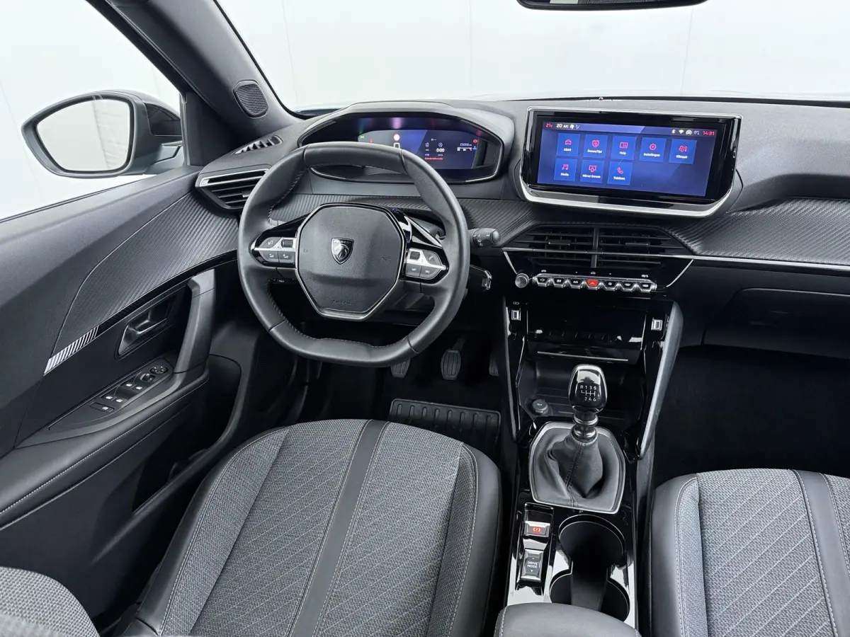 SUV Allure 100pk | Automatische Airco | Navigatie via Apple Carplay en Android auto | Cruise control | Parkeersensoren achter | 17 inch lichtmetalen velgen | Led koplampen