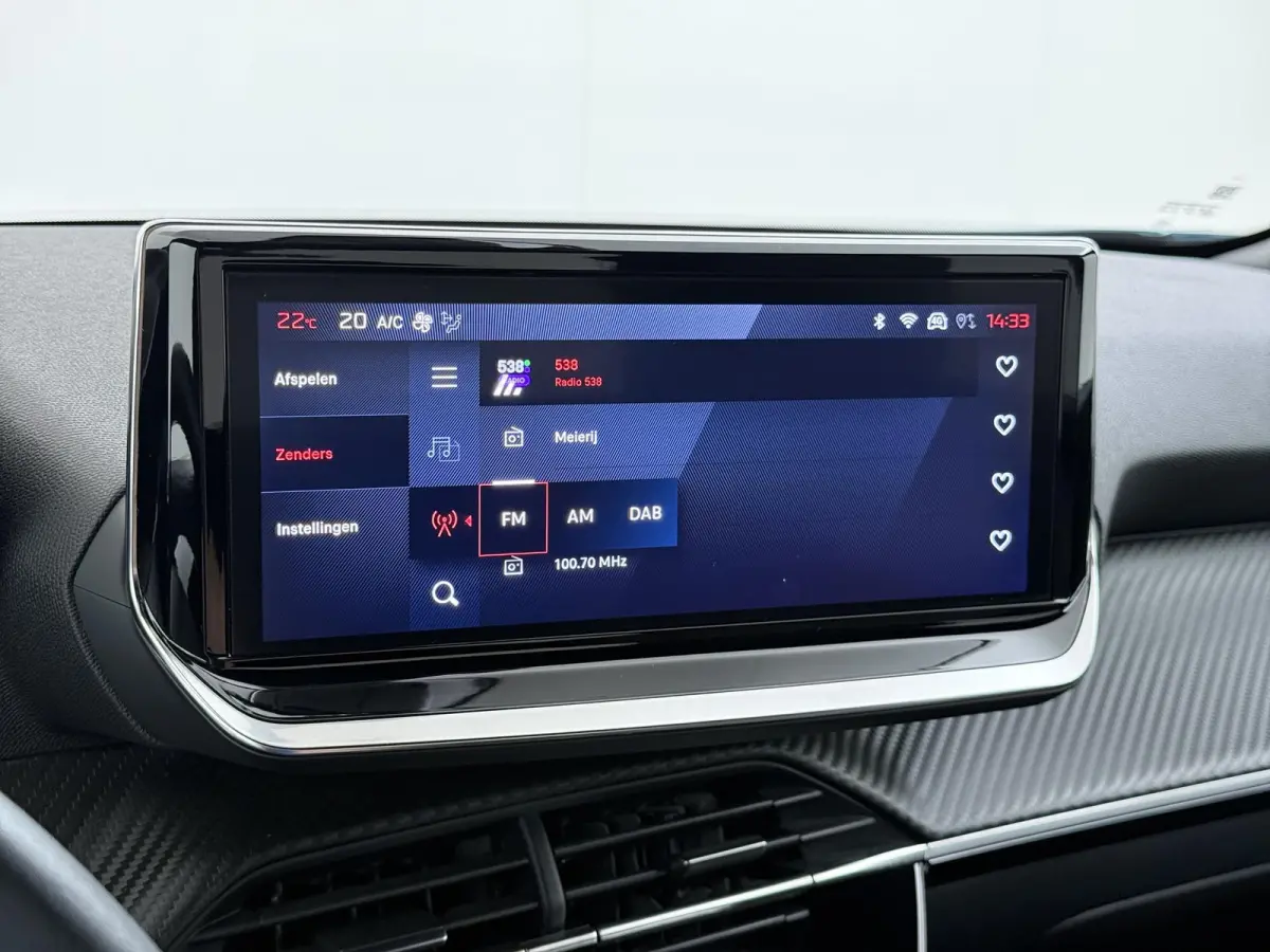 SUV Allure 100pk | Automatische Airco | Navigatie via Apple Carplay en Android auto | Cruise control | Parkeersensoren achter | 17 inch lichtmetalen velgen | Led koplampen
