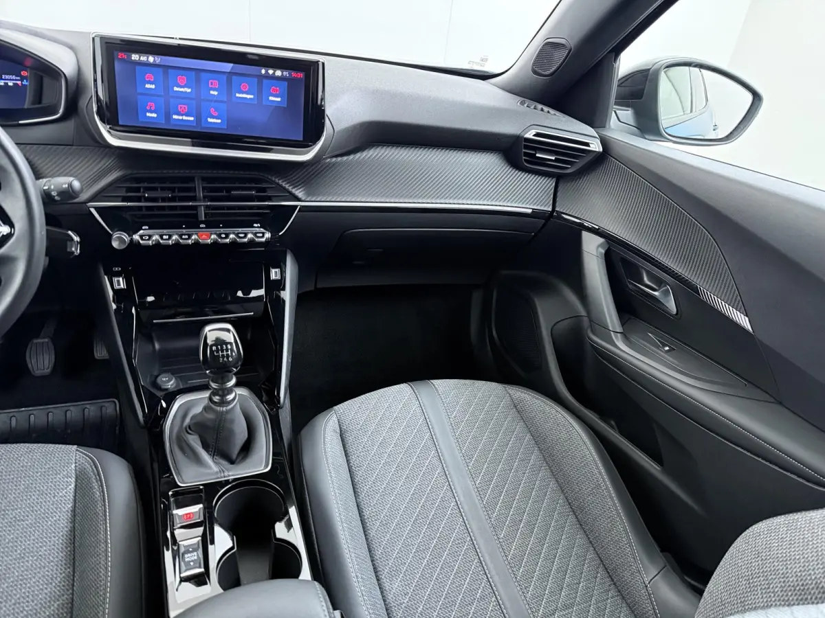 SUV Allure 100pk | Automatische Airco | Navigatie via Apple Carplay en Android auto | Cruise control | Parkeersensoren achter | 17 inch lichtmetalen velgen | Led koplampen