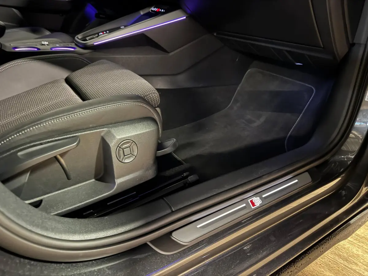 2.0 TFSI S3 quattro PANO KEYLESS CARPLAY