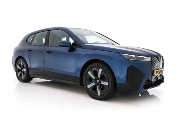 xDrive40 High Executive 77 kWh AWD [ 3-Fase-11kW ] {SoH-100%} (INCL-BTW) *LEATHER | TOPVIEW | FULL-LED | MEMORY-PACK | HARMAN/KARDON | BLINDSPOT | WIDESCREEN-COCKPIT | HEATED-COMFORTSEATS | 