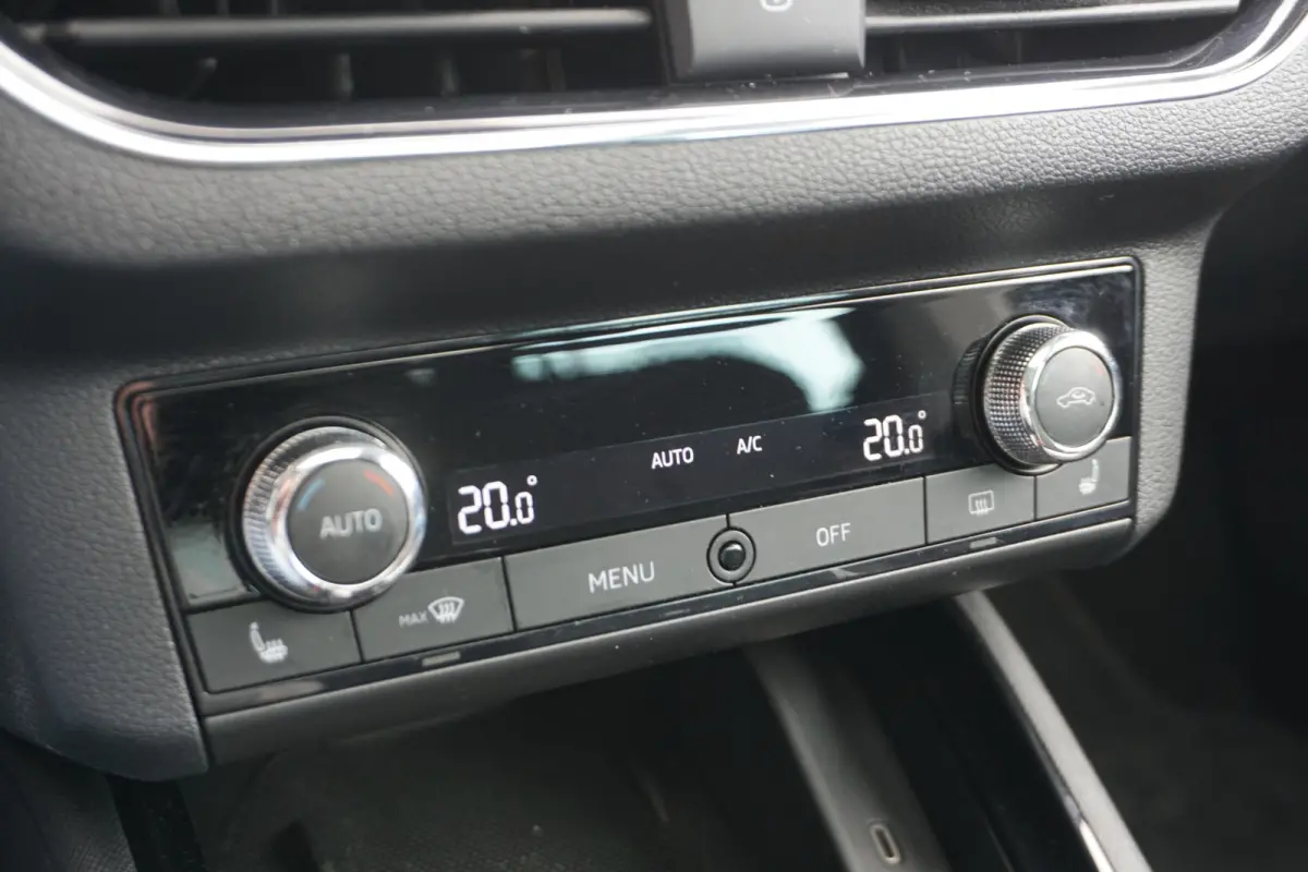 1.0 TSI 115 PK First Edition | PANO DAK | FULL LED | STOELVERW. | CLIMATE |
