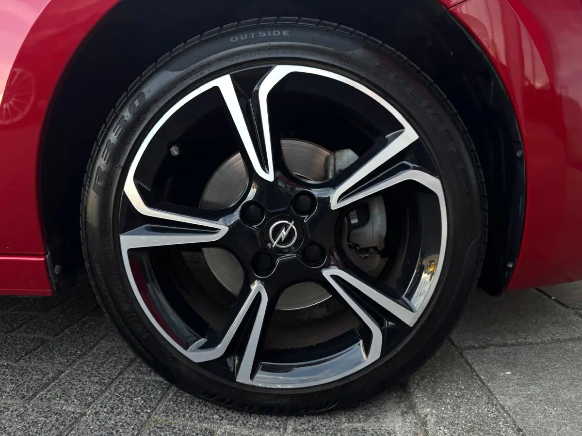 1.2 GS Line | LED | 360 Camera | Parksens | Carplay | Dodehoekassistent | Two Tone