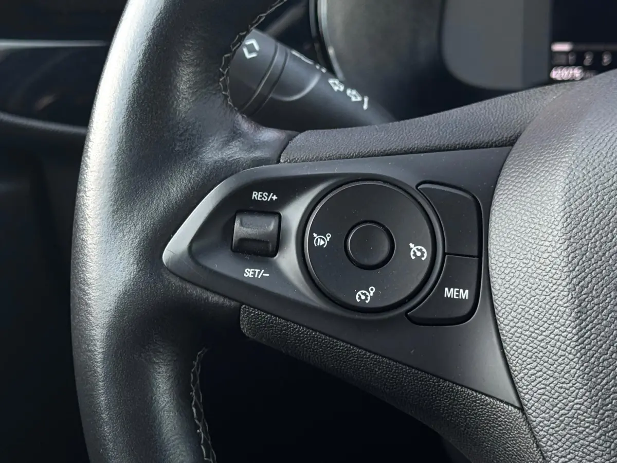 1.2 GS Line | LED | 360 Camera | Parksens | Carplay | Dodehoekassistent | Two Tone