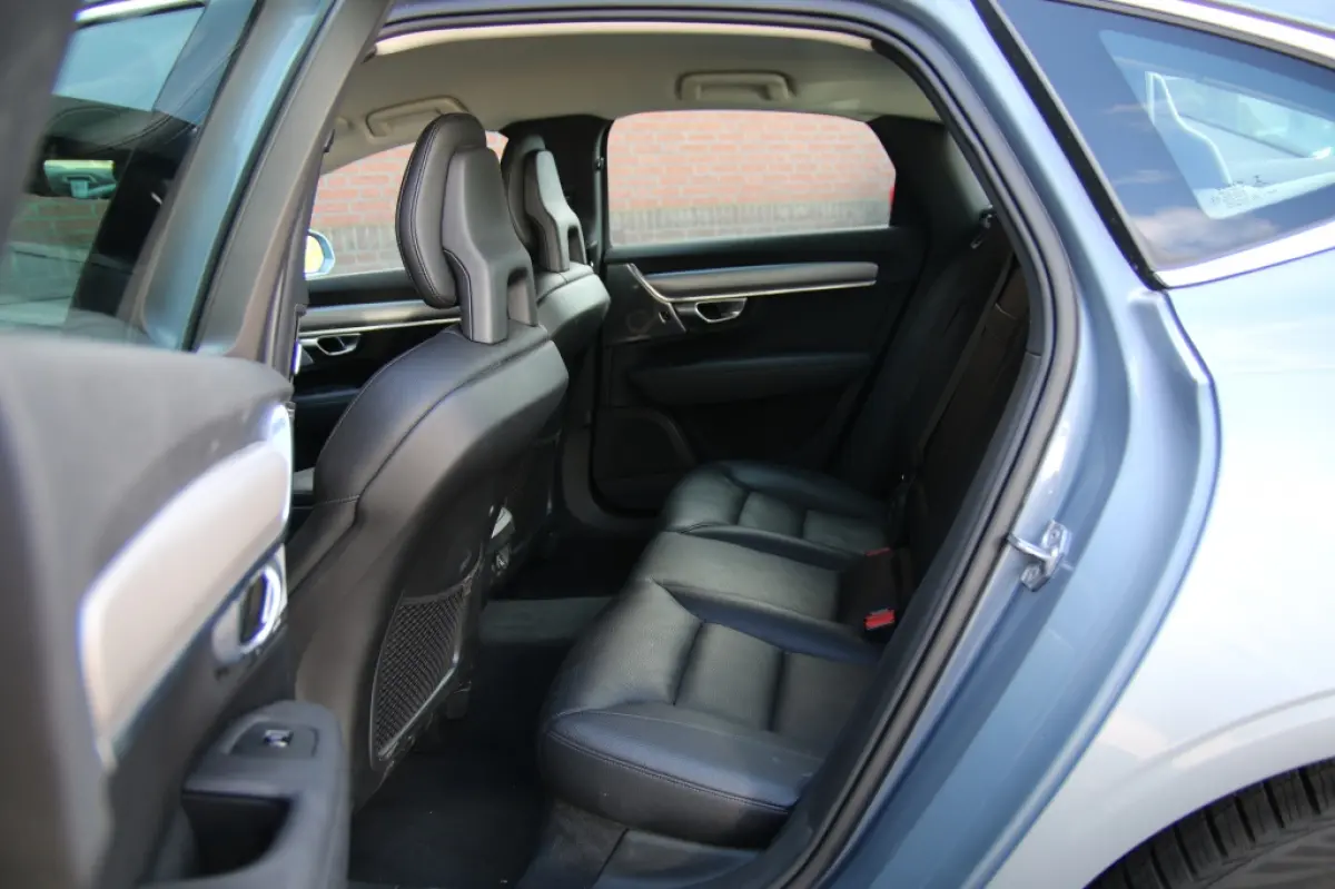 2.0 T5 Momentum Business Pro