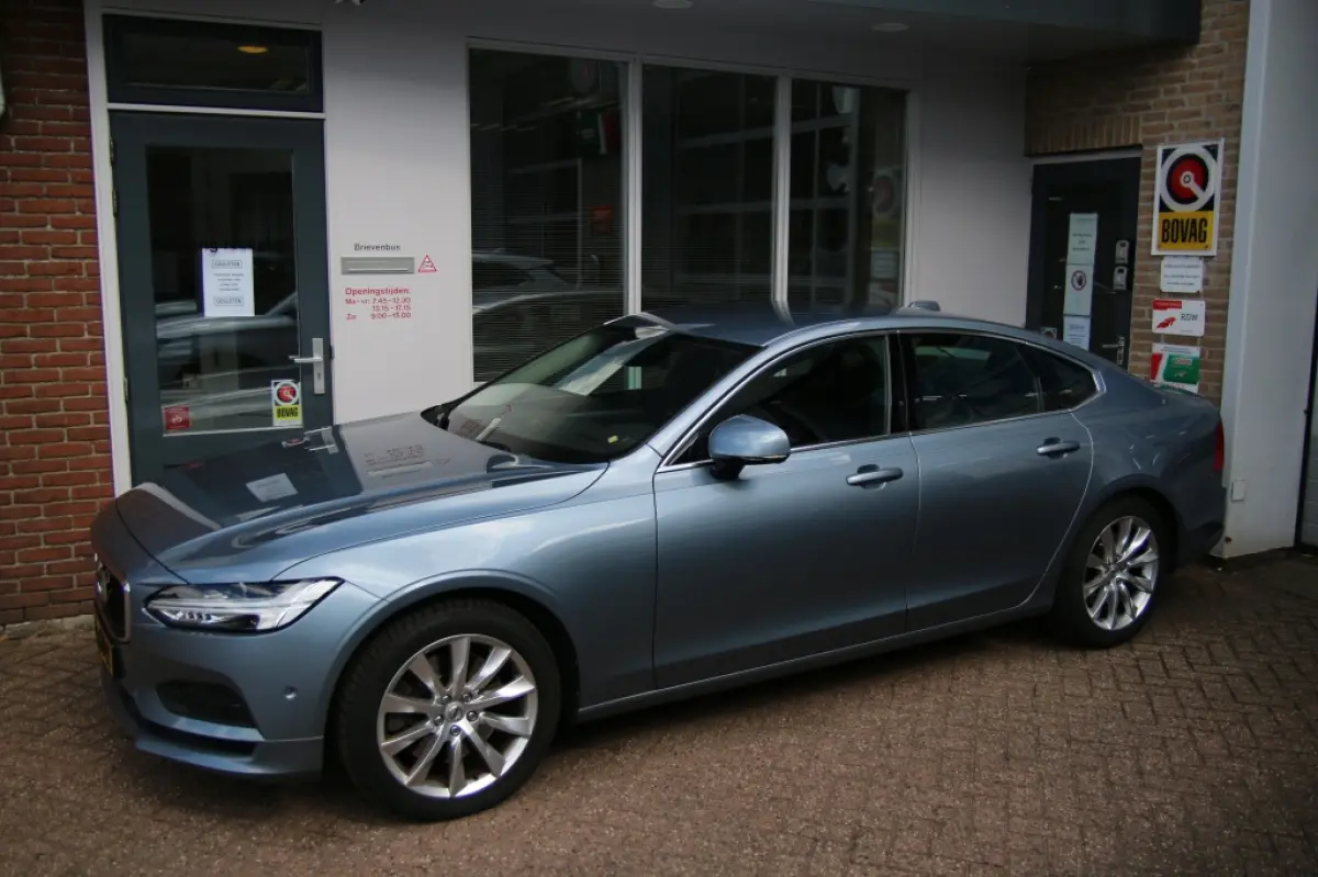 2.0 T5 Momentum Business Pro