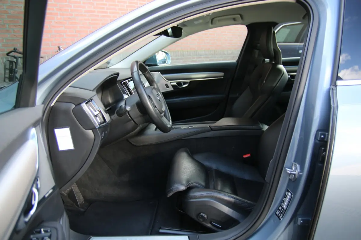 2.0 T5 Momentum Business Pro