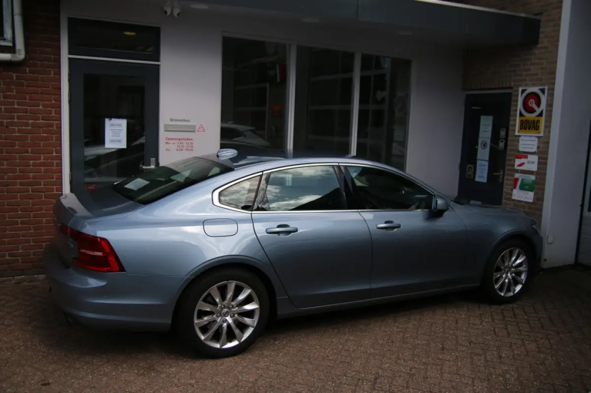 2.0 T5 Momentum Business Pro