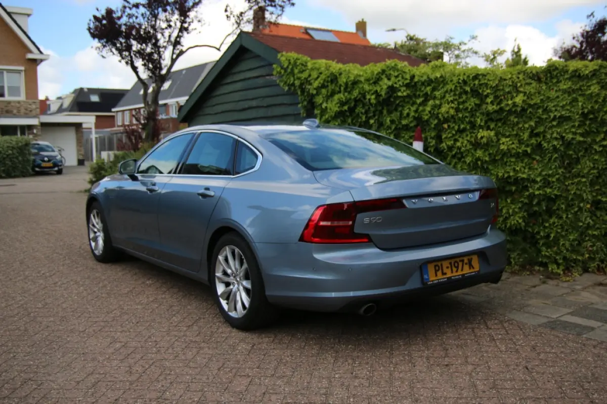 2.0 T5 Momentum Business Pro
