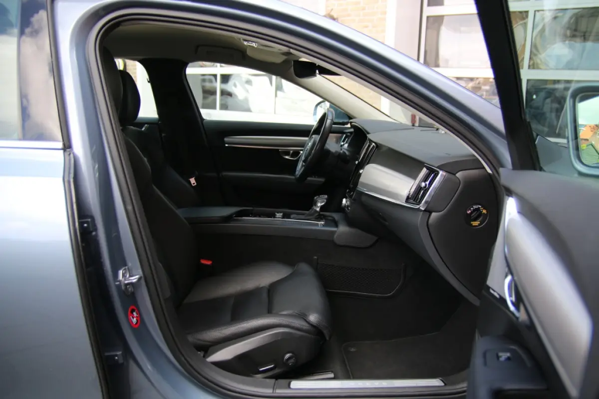 2.0 T5 Momentum Business Pro