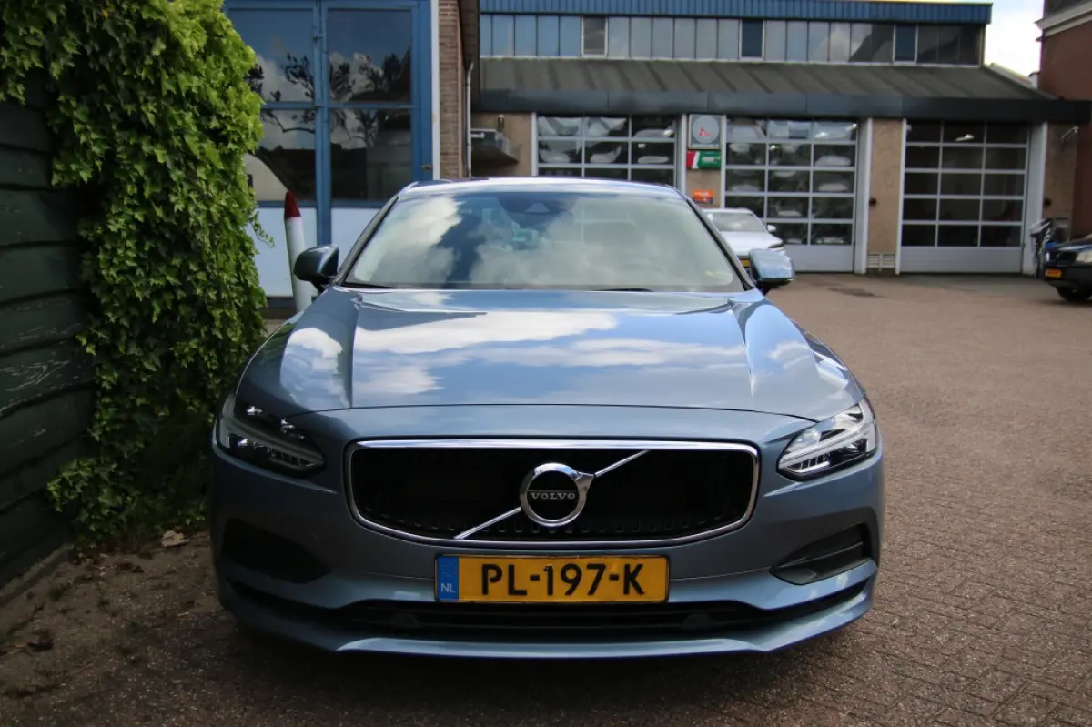 2.0 T5 Momentum Business Pro