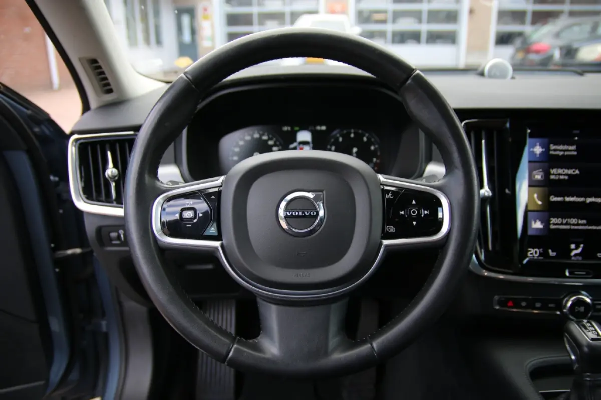 2.0 T5 Momentum Business Pro
