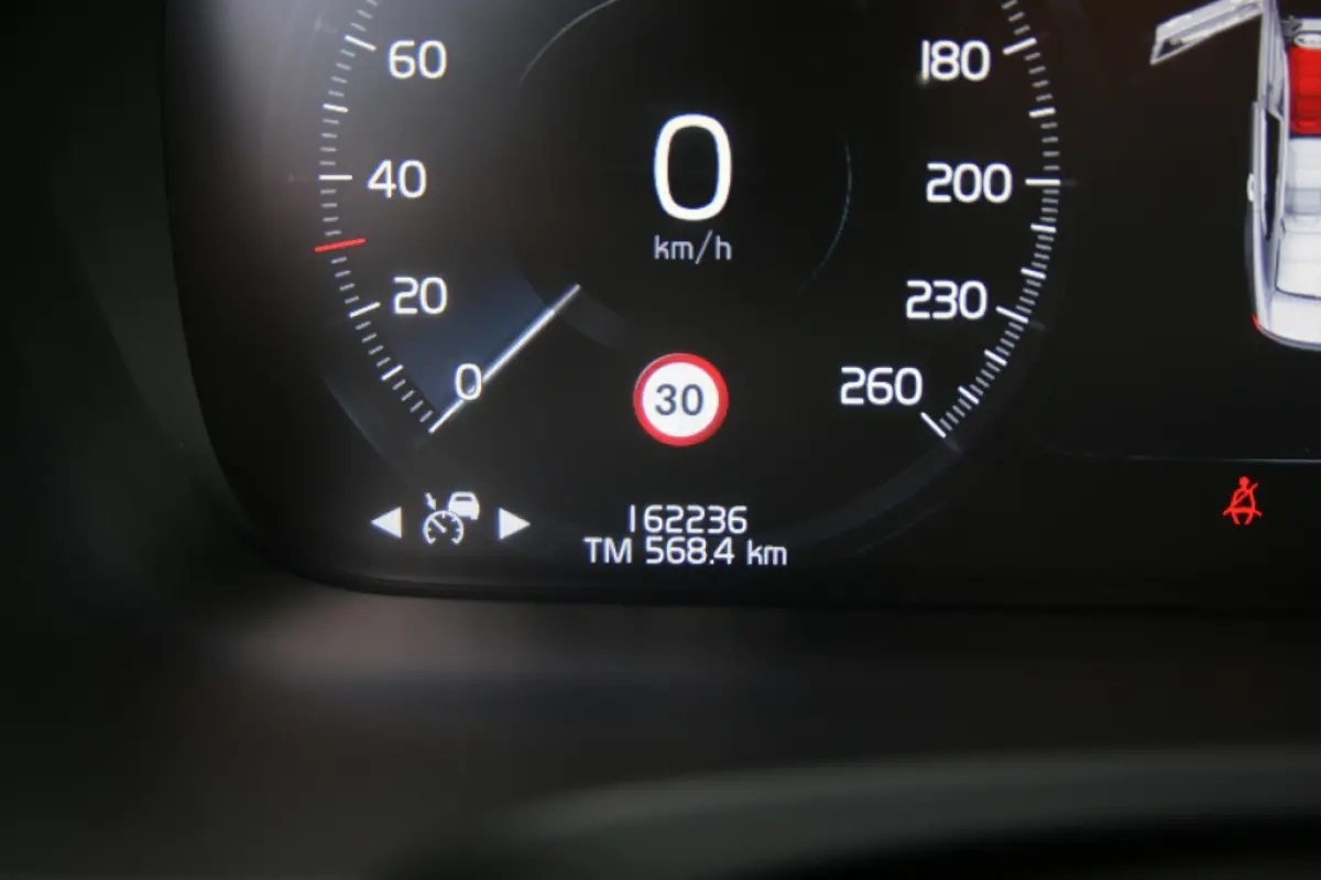 2.0 T5 Momentum Business Pro