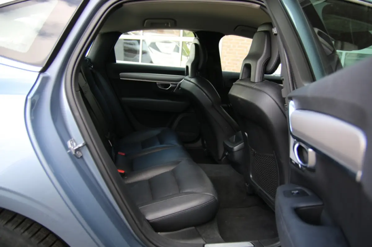 2.0 T5 Momentum Business Pro