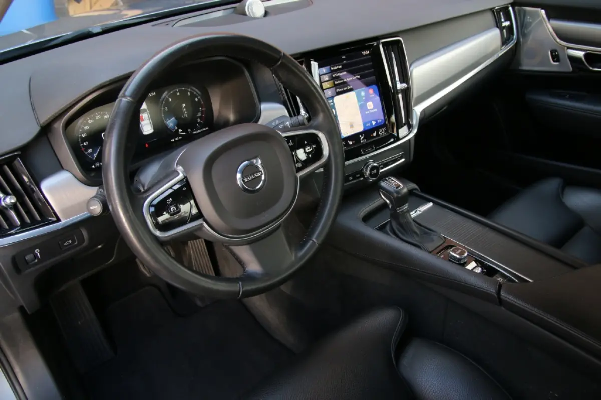 2.0 T5 Momentum Business Pro