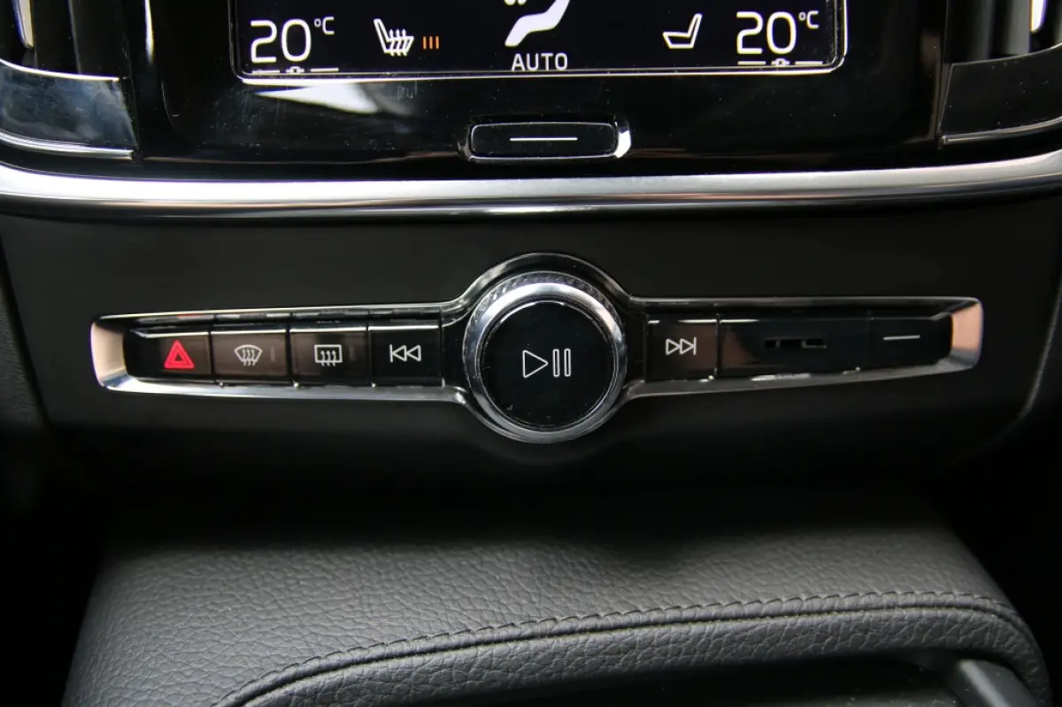 2.0 T5 Momentum Business Pro