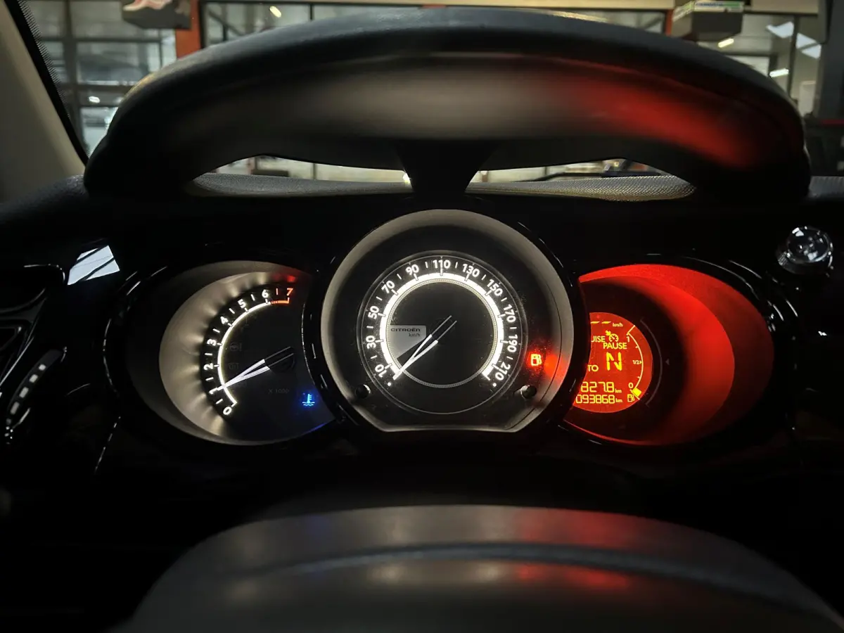 1.2 PureTech Exclusive Automaat Private glas Trekhaak Cruise controle Chrome-pakket Clima PDC