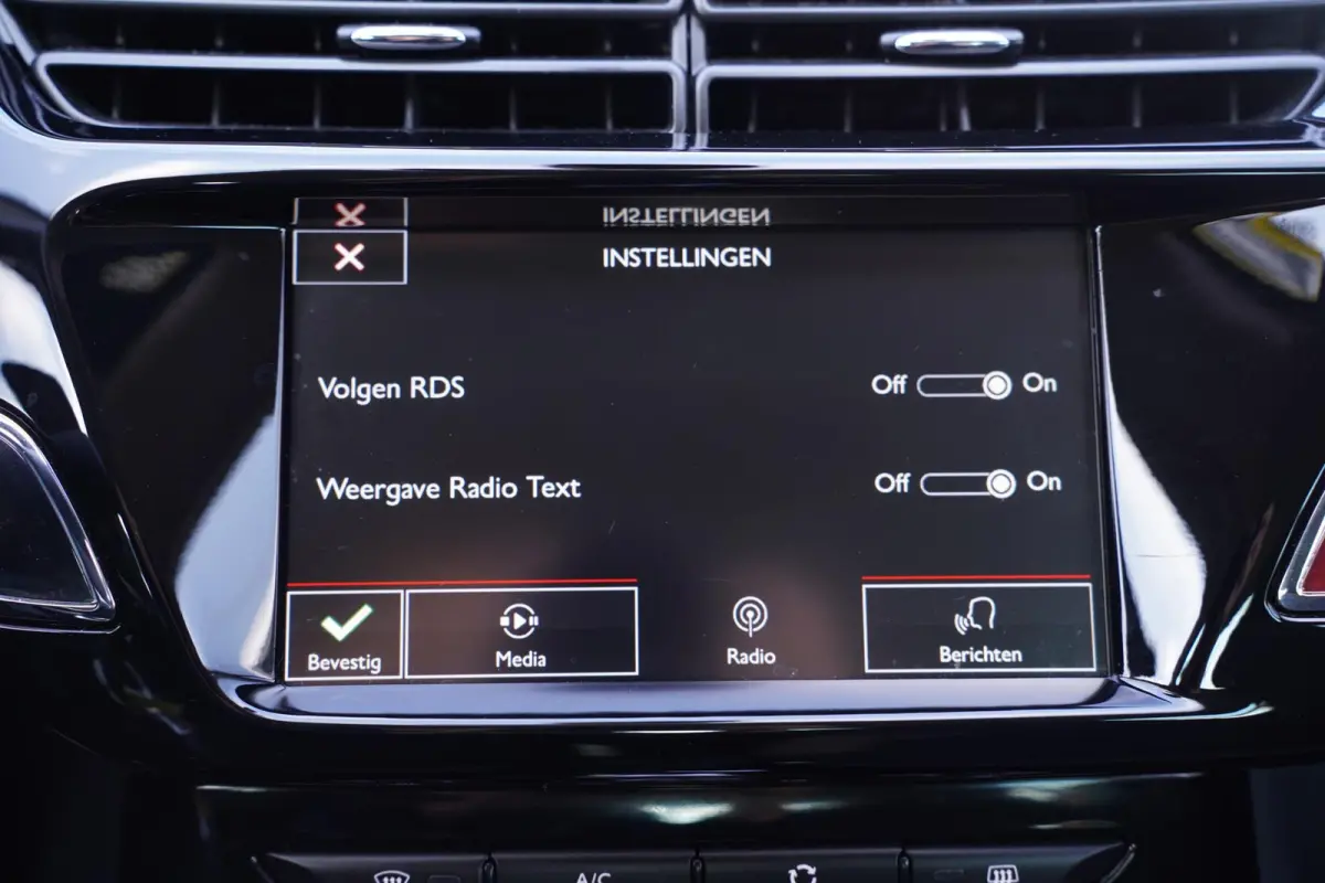 1.2 PureTech Exclusive Automaat Private glas Trekhaak Cruise controle Chrome-pakket Clima PDC