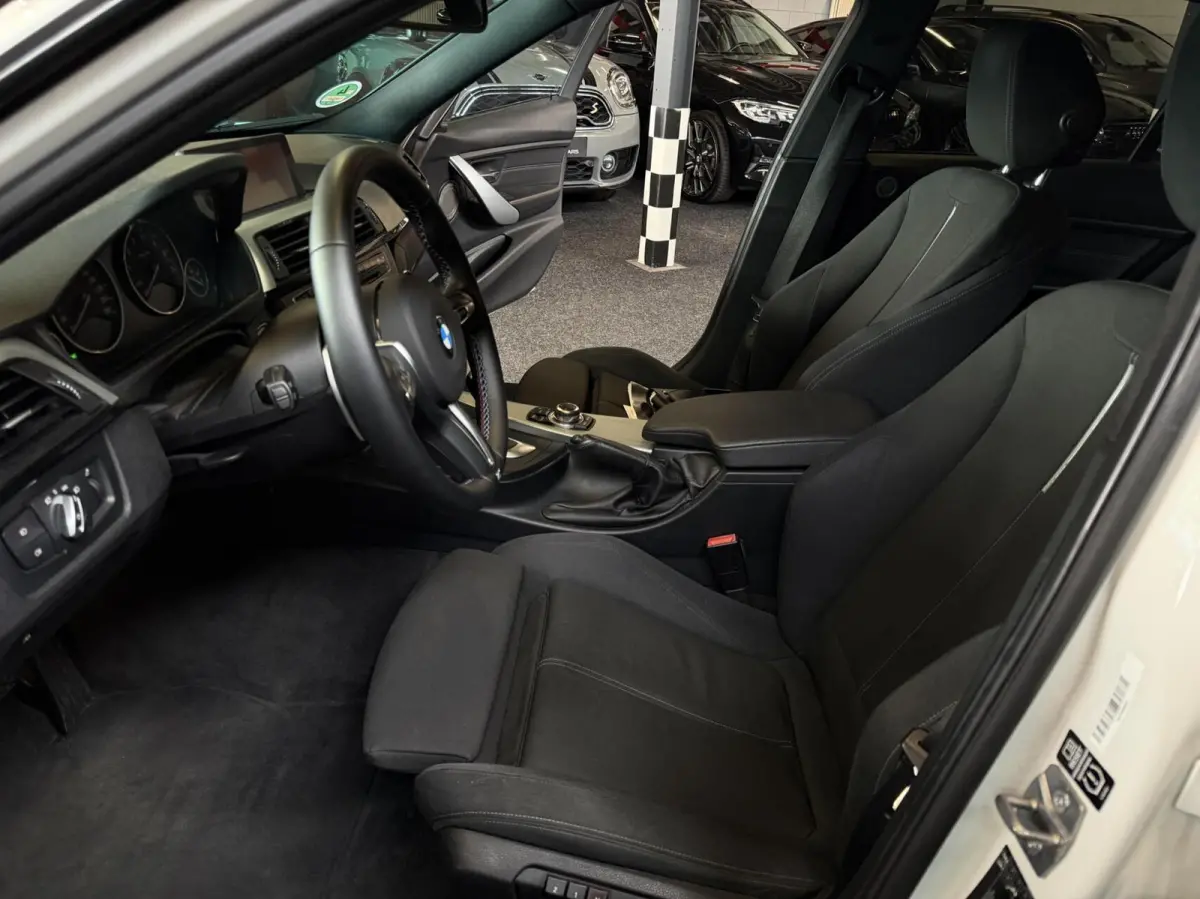 335i xDrive Upgrade Edition Akra 360pk pano
