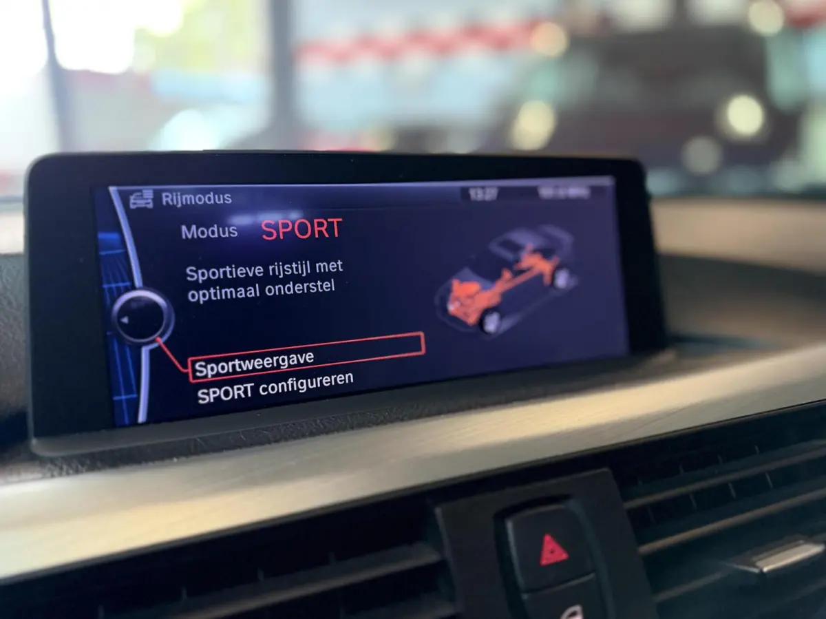 335i xDrive Upgrade Edition Akra 360pk pano