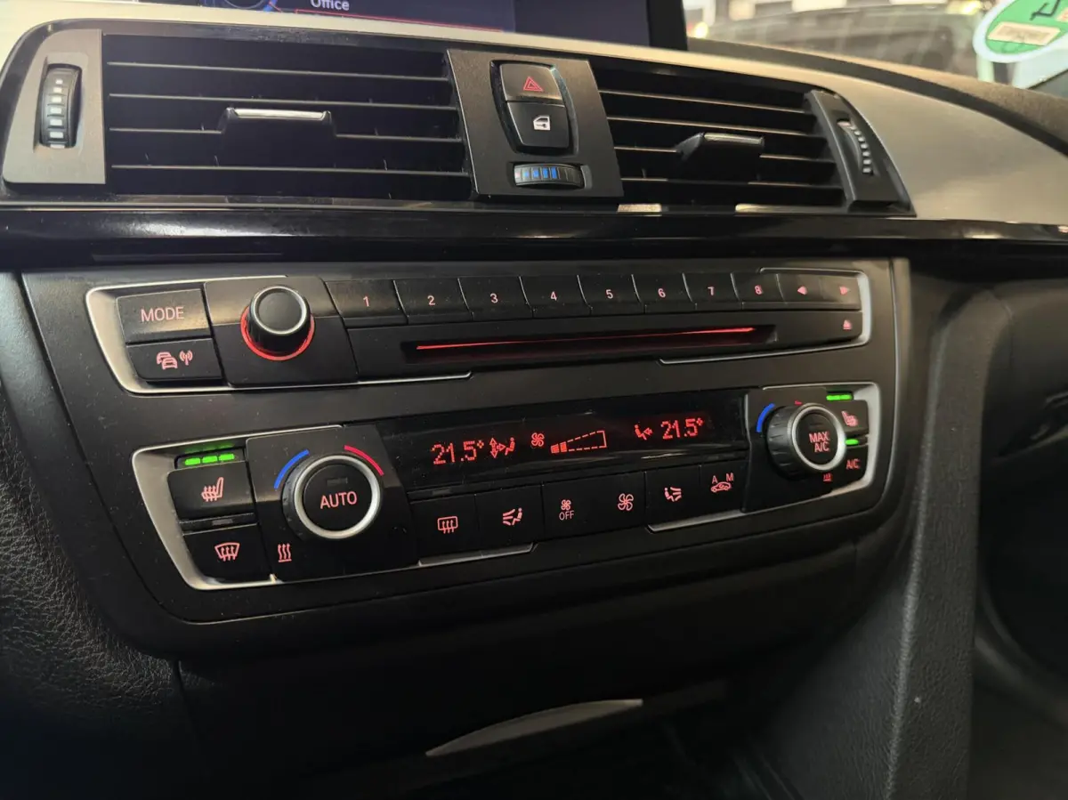 335i xDrive Upgrade Edition Akra 360pk pano