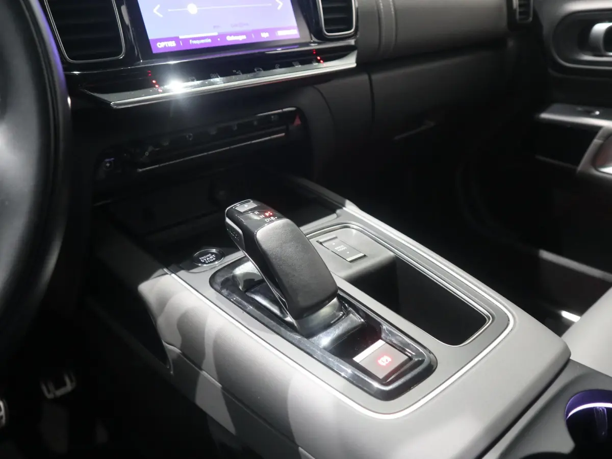 1.6 Plug-in Hybrid 225 Shine STOELMASSAGE - STOELVERWARMING - NAVIGATIE