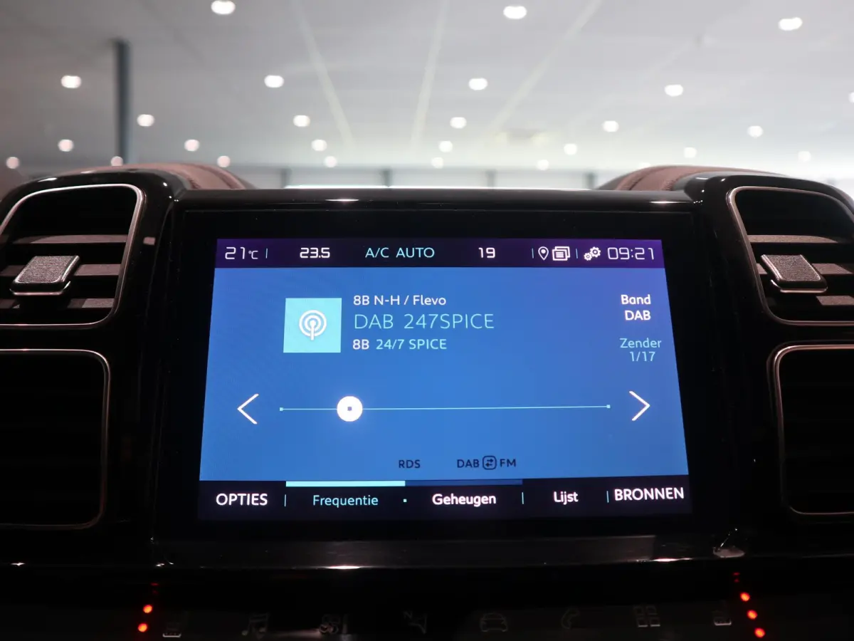 1.6 Plug-in Hybrid 225 Shine STOELMASSAGE - STOELVERWARMING - NAVIGATIE