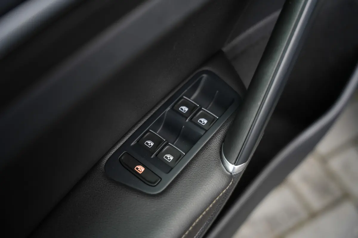 R 2.0 TSI 301 pk 4Motion / Eventuri-Intake/ Pano-Dak/ Dynaudio/ Keyless/ Select-Drive/ Leder/ Sport-Stoelen/ Stoel.Verw/ Apple-Carplay/ 19'' LMV