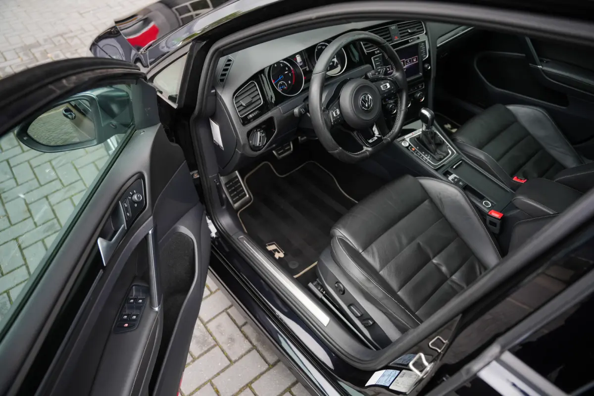R 2.0 TSI 301 pk 4Motion / Eventuri-Intake/ Pano-Dak/ Dynaudio/ Keyless/ Select-Drive/ Leder/ Sport-Stoelen/ Stoel.Verw/ Apple-Carplay/ 19'' LMV
