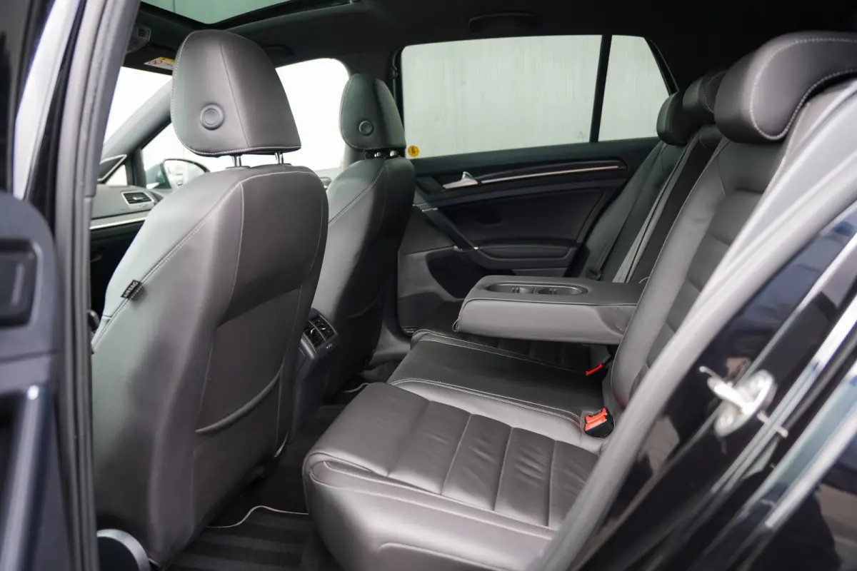 R 2.0 TSI 301 pk 4Motion / Eventuri-Intake/ Pano-Dak/ Dynaudio/ Keyless/ Select-Drive/ Leder/ Sport-Stoelen/ Stoel.Verw/ Apple-Carplay/ 19'' LMV