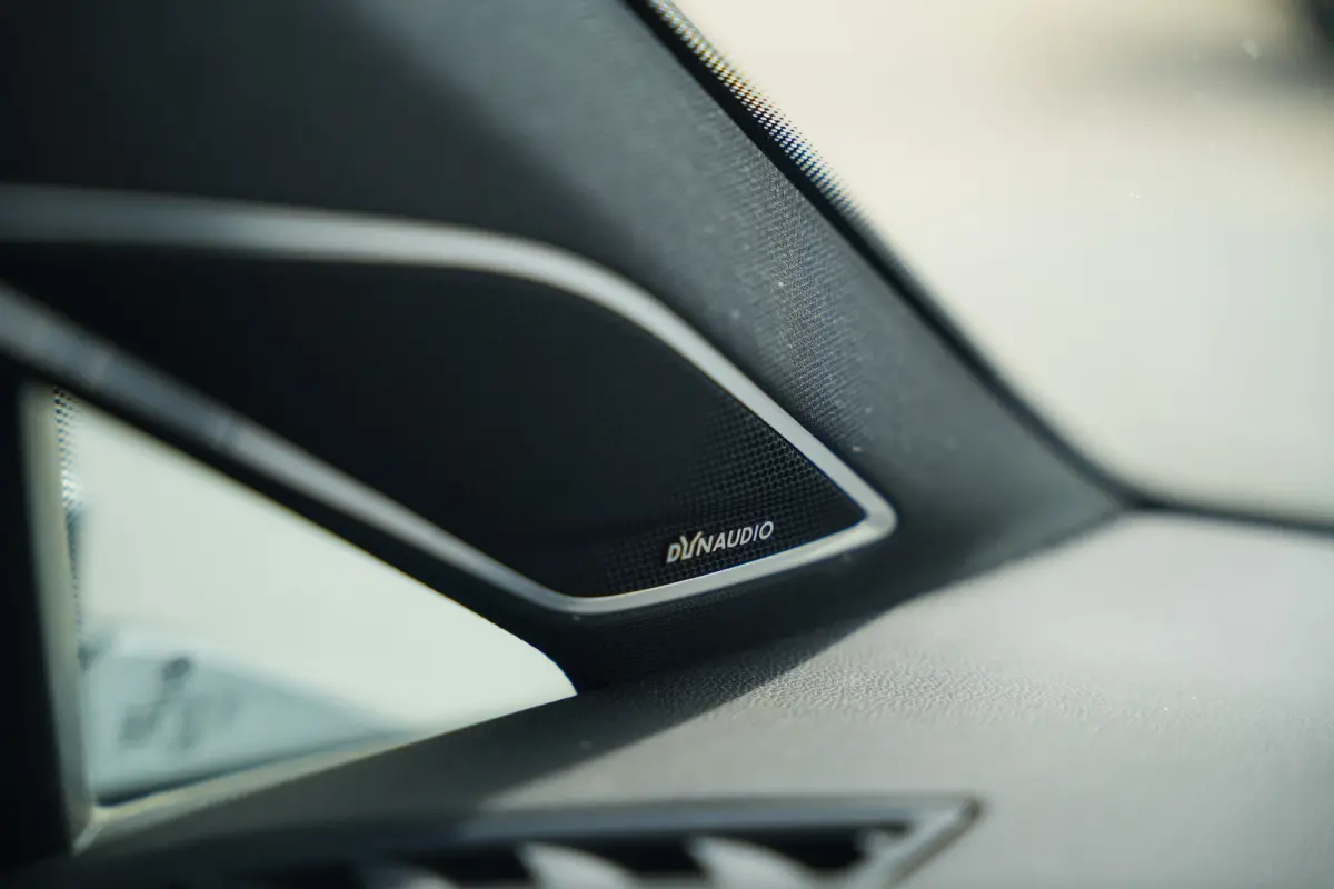 R 2.0 TSI 301 pk 4Motion / Eventuri-Intake/ Pano-Dak/ Dynaudio/ Keyless/ Select-Drive/ Leder/ Sport-Stoelen/ Stoel.Verw/ Apple-Carplay/ 19'' LMV