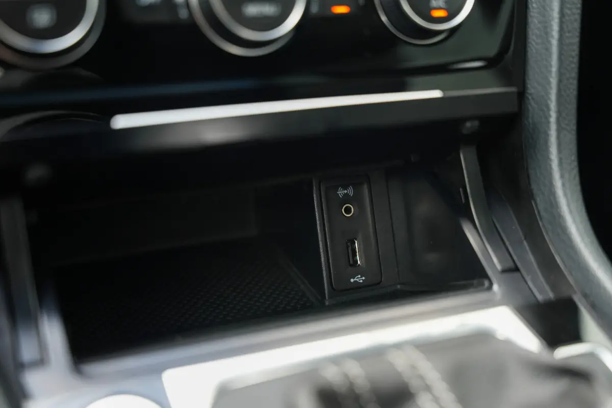 R 2.0 TSI 301 pk 4Motion / Eventuri-Intake/ Pano-Dak/ Dynaudio/ Keyless/ Select-Drive/ Leder/ Sport-Stoelen/ Stoel.Verw/ Apple-Carplay/ 19'' LMV