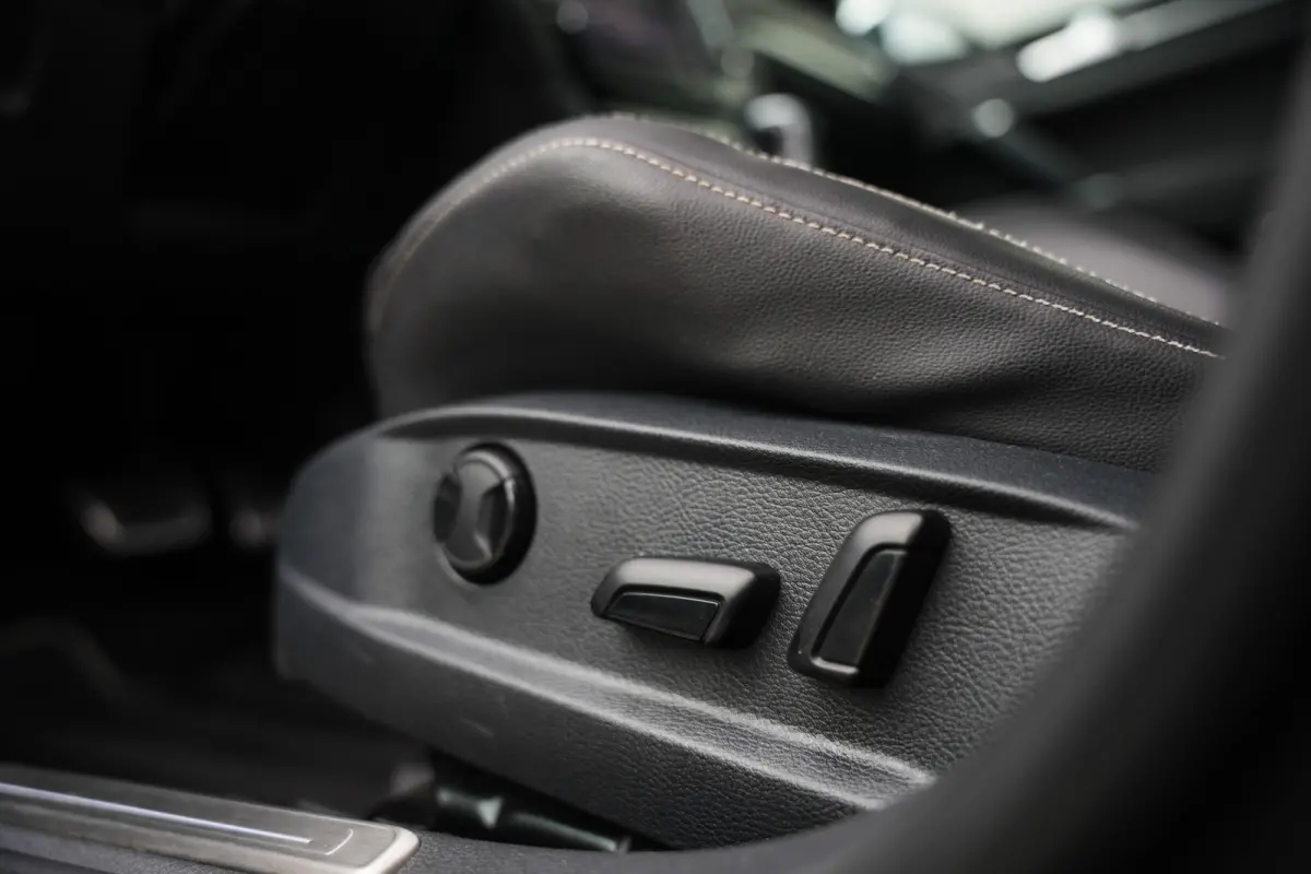 R 2.0 TSI 301 pk 4Motion / Eventuri-Intake/ Pano-Dak/ Dynaudio/ Keyless/ Select-Drive/ Leder/ Sport-Stoelen/ Stoel.Verw/ Apple-Carplay/ 19'' LMV