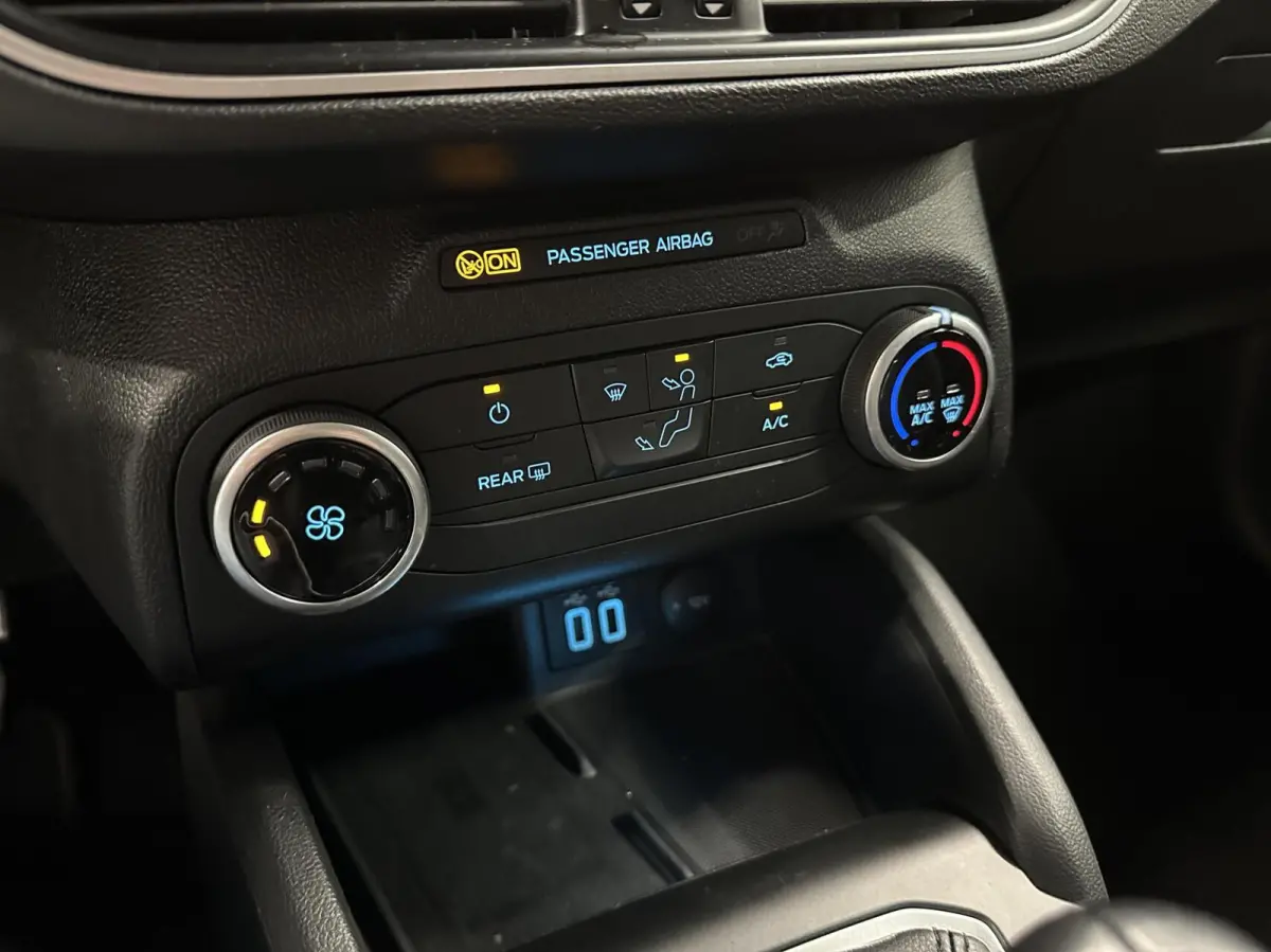 1.0 EcoBoost Trend Edition Business CAMERA CARPLAY NAVI LM.