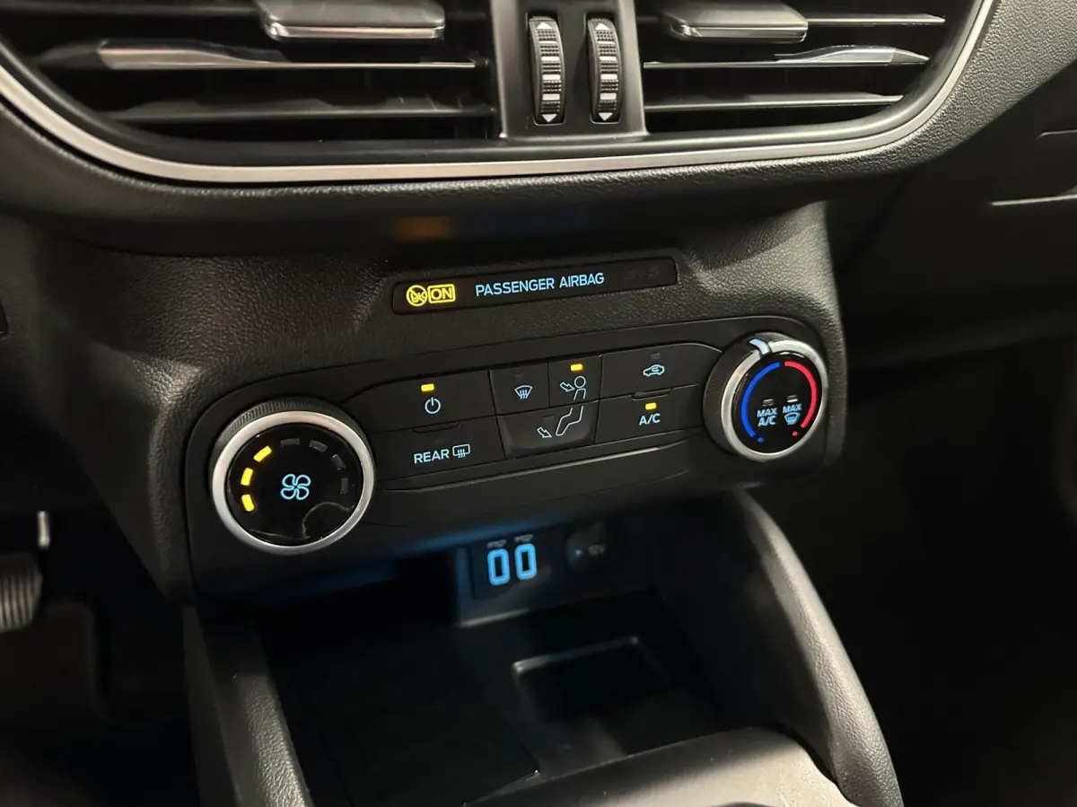 1.0 EcoBoost Trend Edition Business CAMERA CARPLAY NAVI LM.
