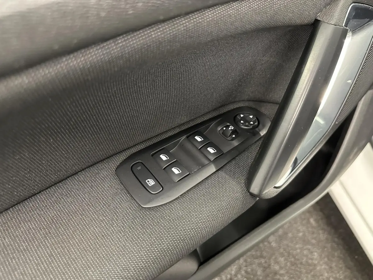 1.2 PureTech Blue Lease Premium CAMERA CARPLAY NAVI ECC CRUISE LM.