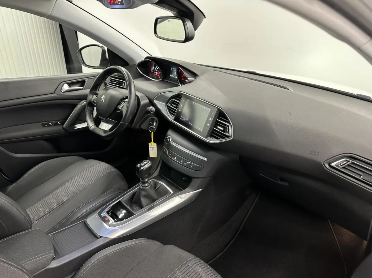 1.2 PureTech Blue Lease Premium CAMERA CARPLAY NAVI ECC CRUISE LM.