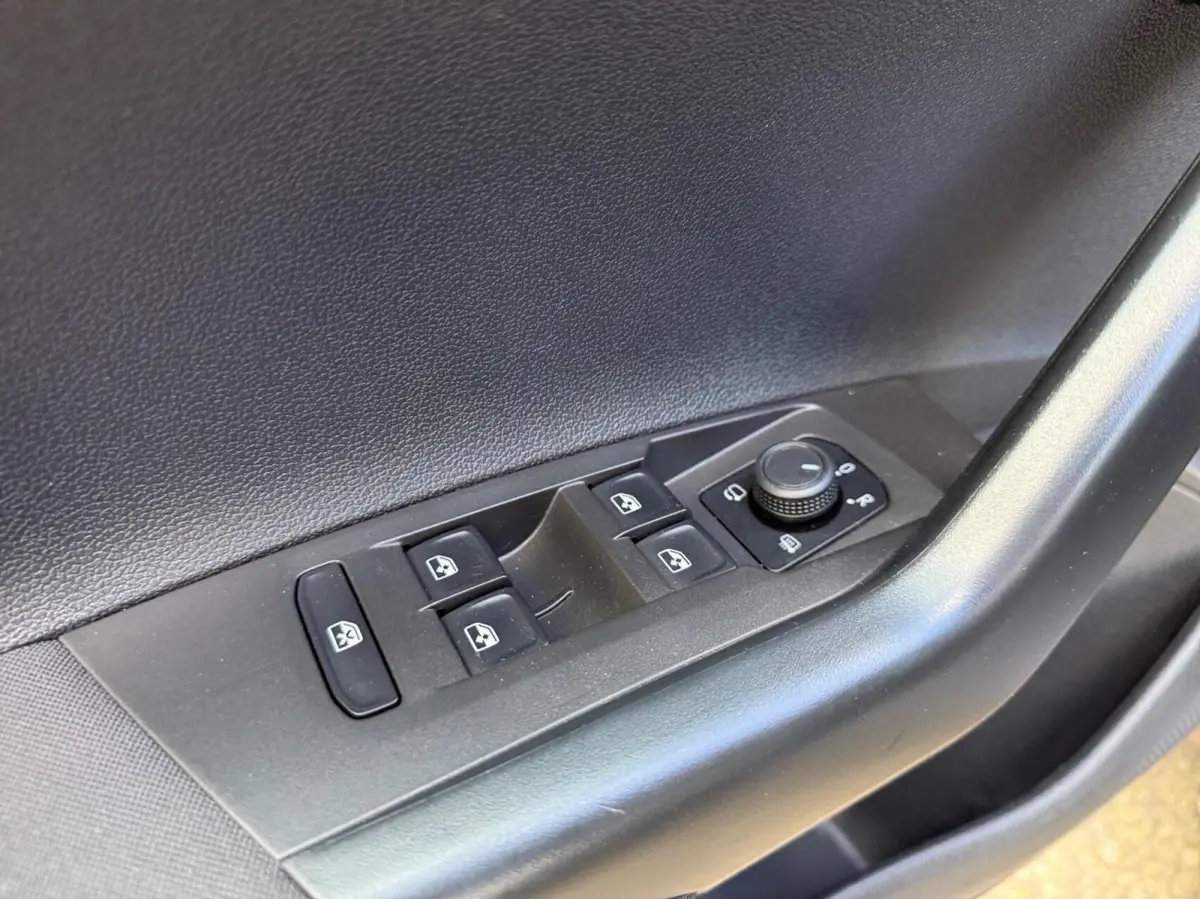 1.0 TSI R-Line*PDC*Apple Carplay*CC*DAB*Lane Assist*Airco