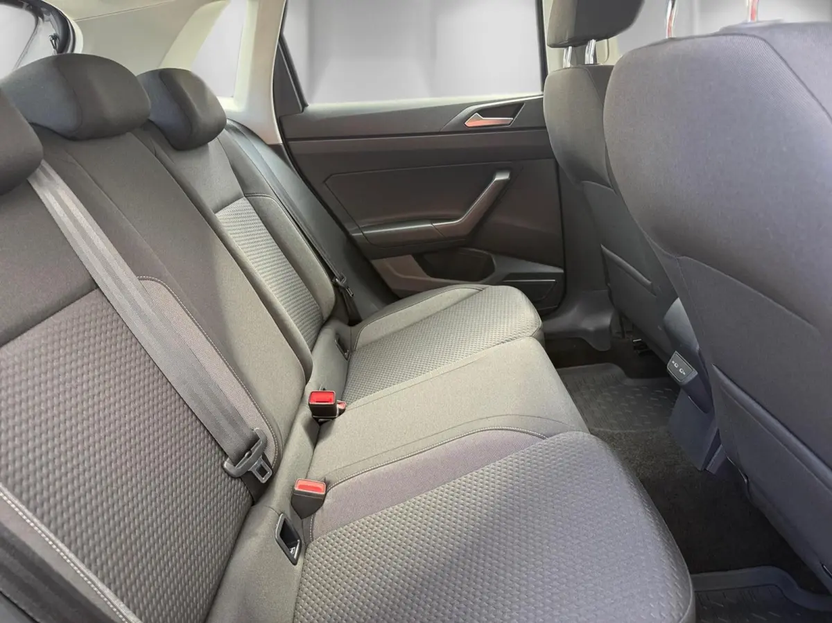 1.0 TSI R-Line*PDC*Apple Carplay*CC*DAB*Lane Assist*Airco
