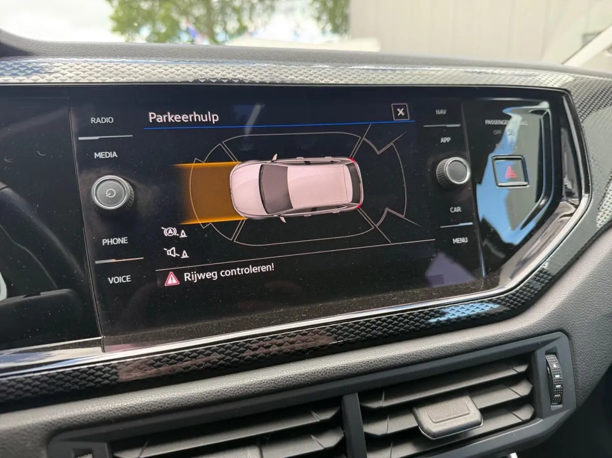 1.0 TSI R-Line*PDC*Apple Carplay*CC*DAB*Lane Assist*Airco