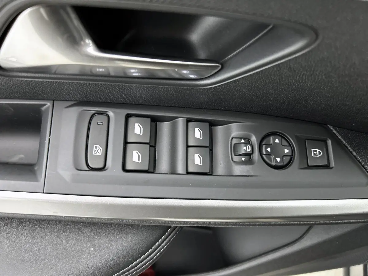 1.2 Hybrid Allure 145pk Automaat |  Navigatie | AGR Stoelen | Achteruitrij Camera | Verwarmbare Voorstoelen | Keyless Entry/Start | Apple Carplay/Android Auto |